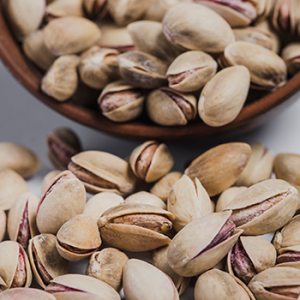 Pistachos con cáscara y con sal